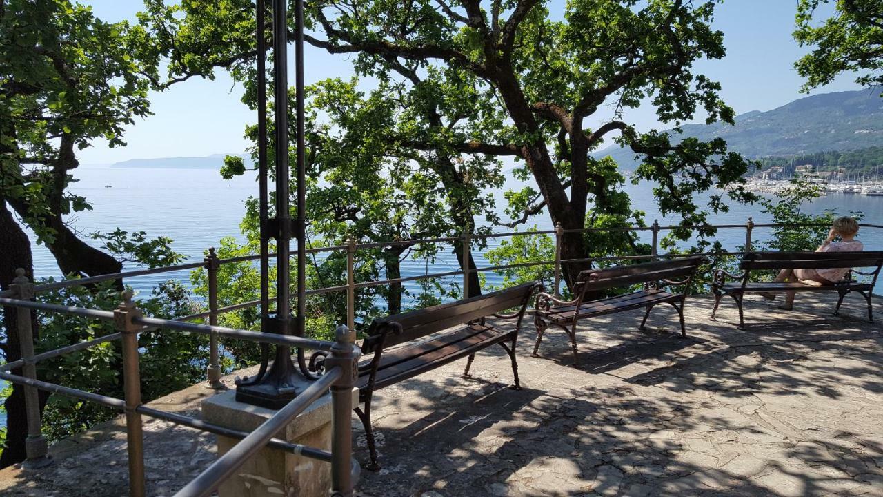 Apartment Secret Garden โอปาติยา ภายนอก รูปภาพ